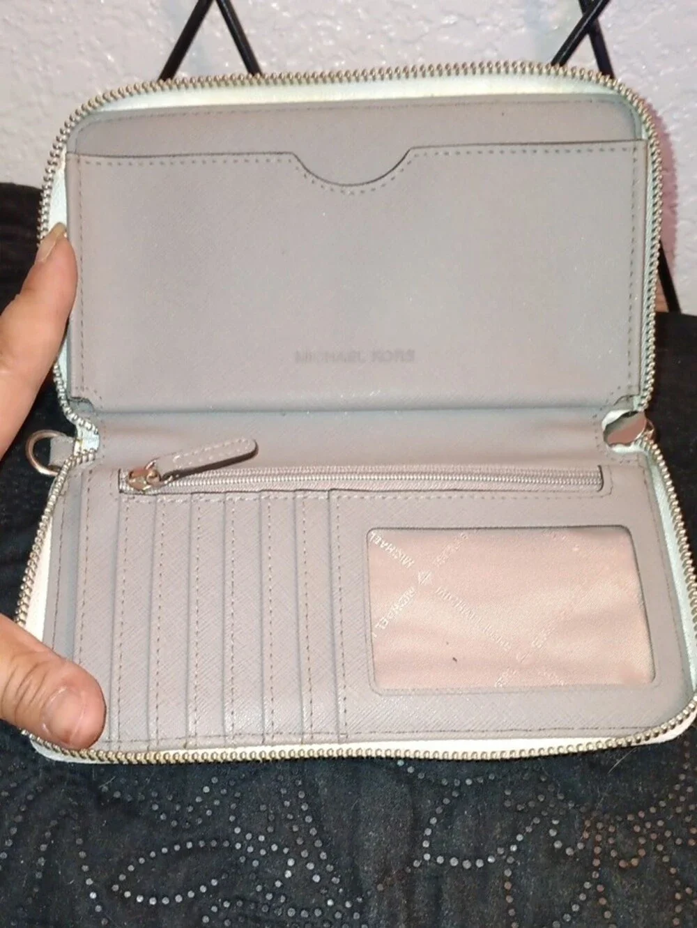 Michael Kors Signature Zip Wallet in Cream/Light Beige